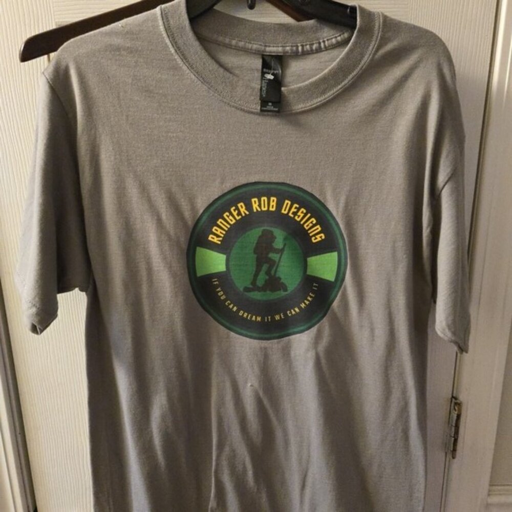 Gray Short Sleeve Tee with Circular Emblem